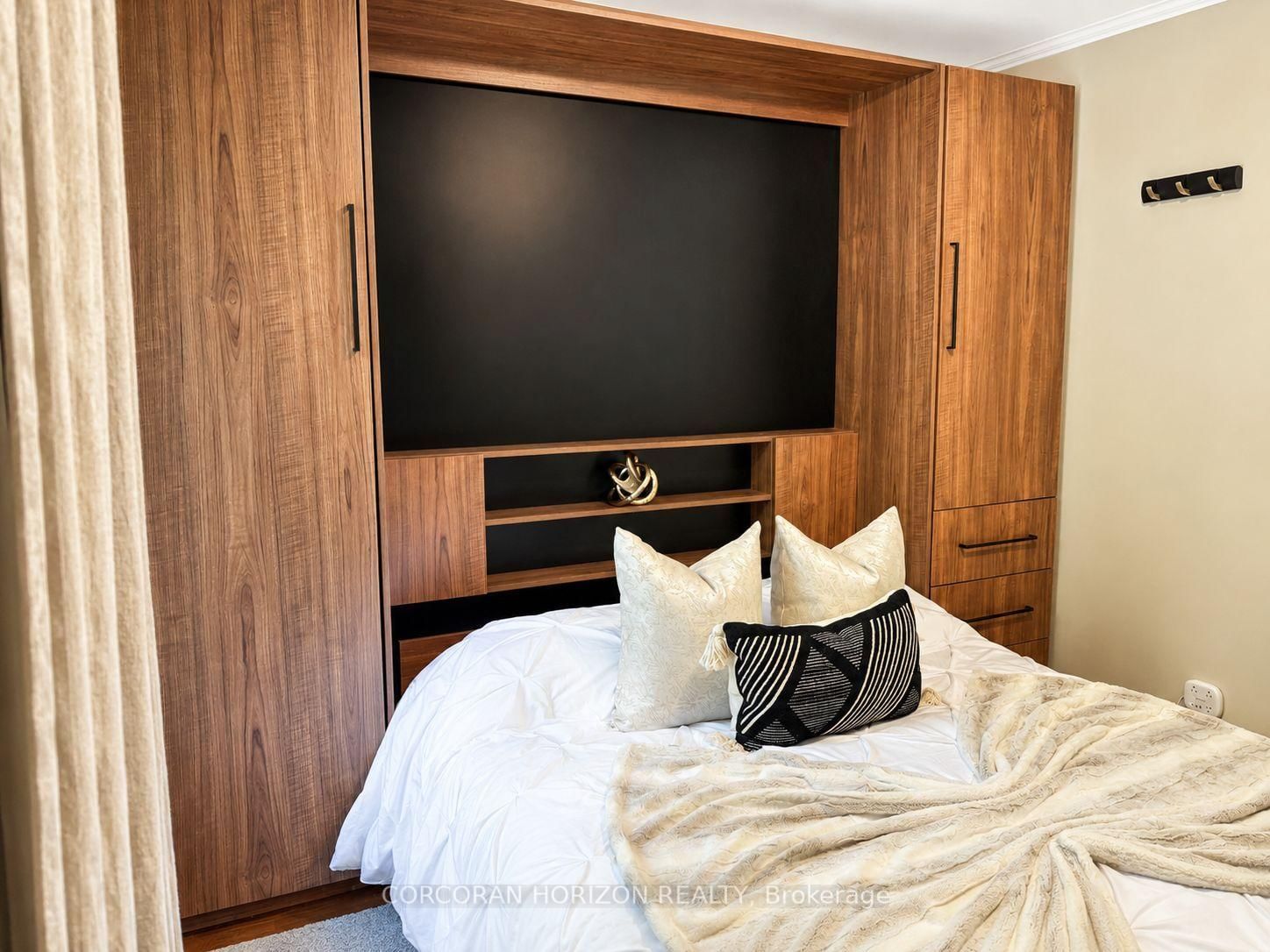402 Rhodes Avenue • Toronto, ON photo 16