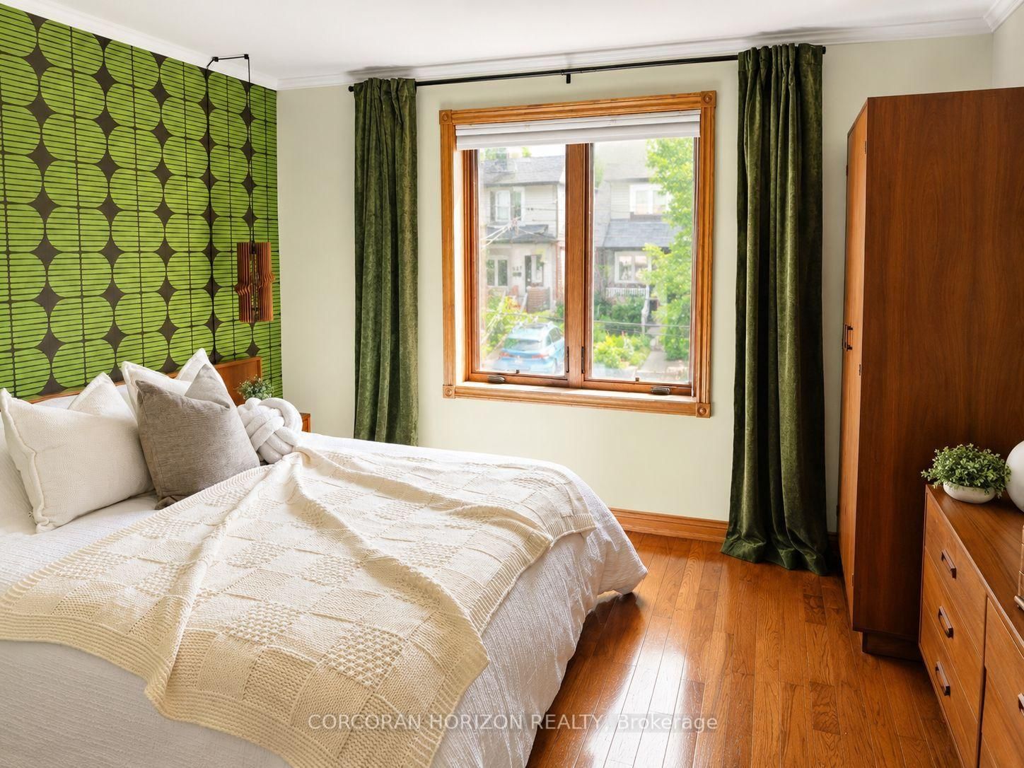 402 Rhodes Avenue • Toronto, ON photo 20