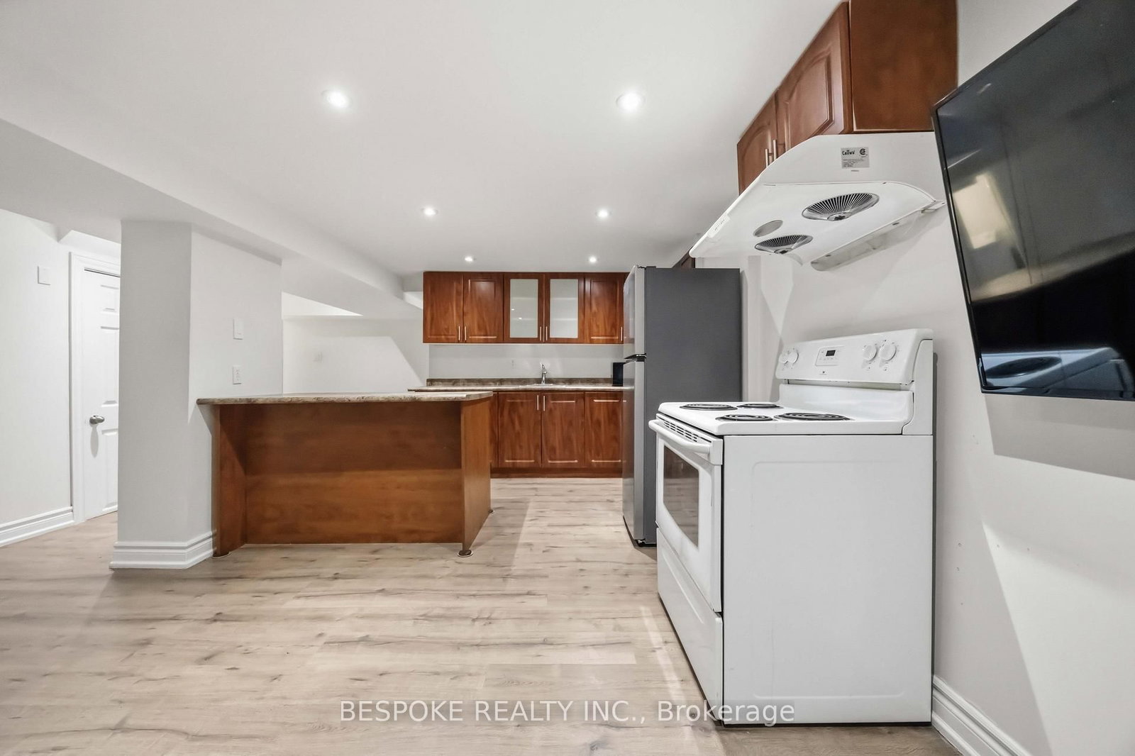 Bsmt - 54 Mcinnes Crescent, Toronto 2