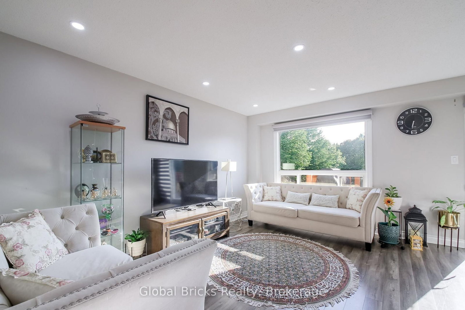 56 Winston Crescent • Whitby, ON photo 5