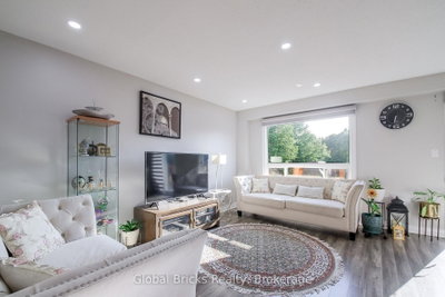 56 Winston Crescent • Whitby, ON photo 5