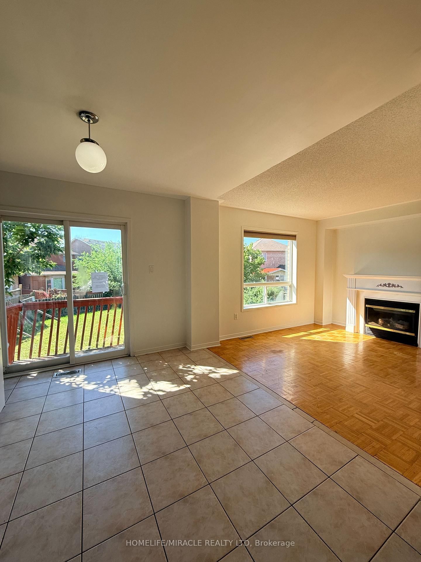 102 Misty Hills Trail • Toronto, ON photo 11