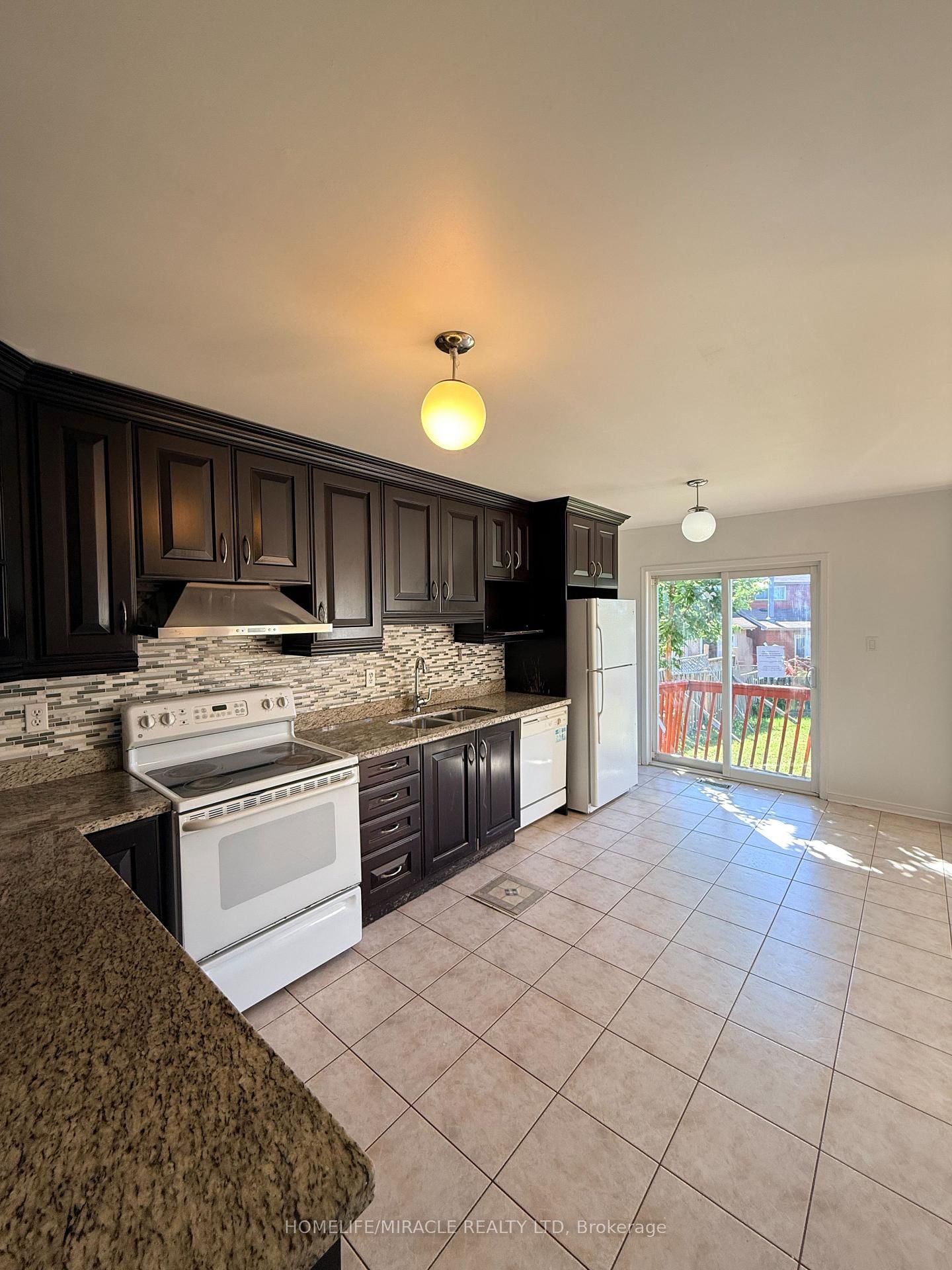 102 Misty Hills Trail • Toronto, ON photo 12
