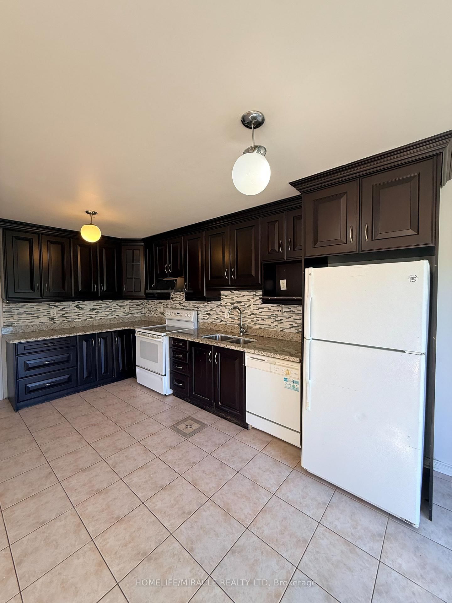 102 Misty Hills Trail • Toronto, ON photo 14