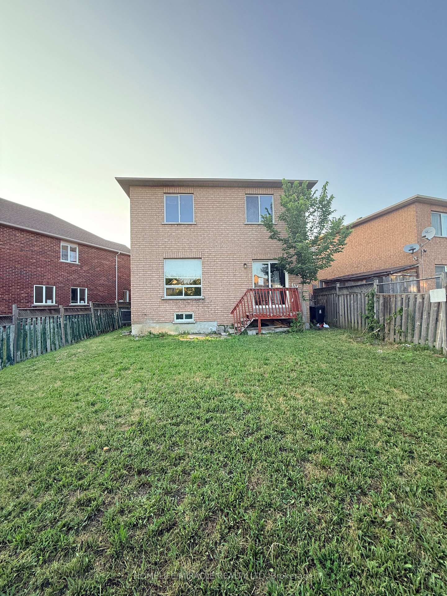 102 Misty Hills Trail • Toronto, ON photo 5