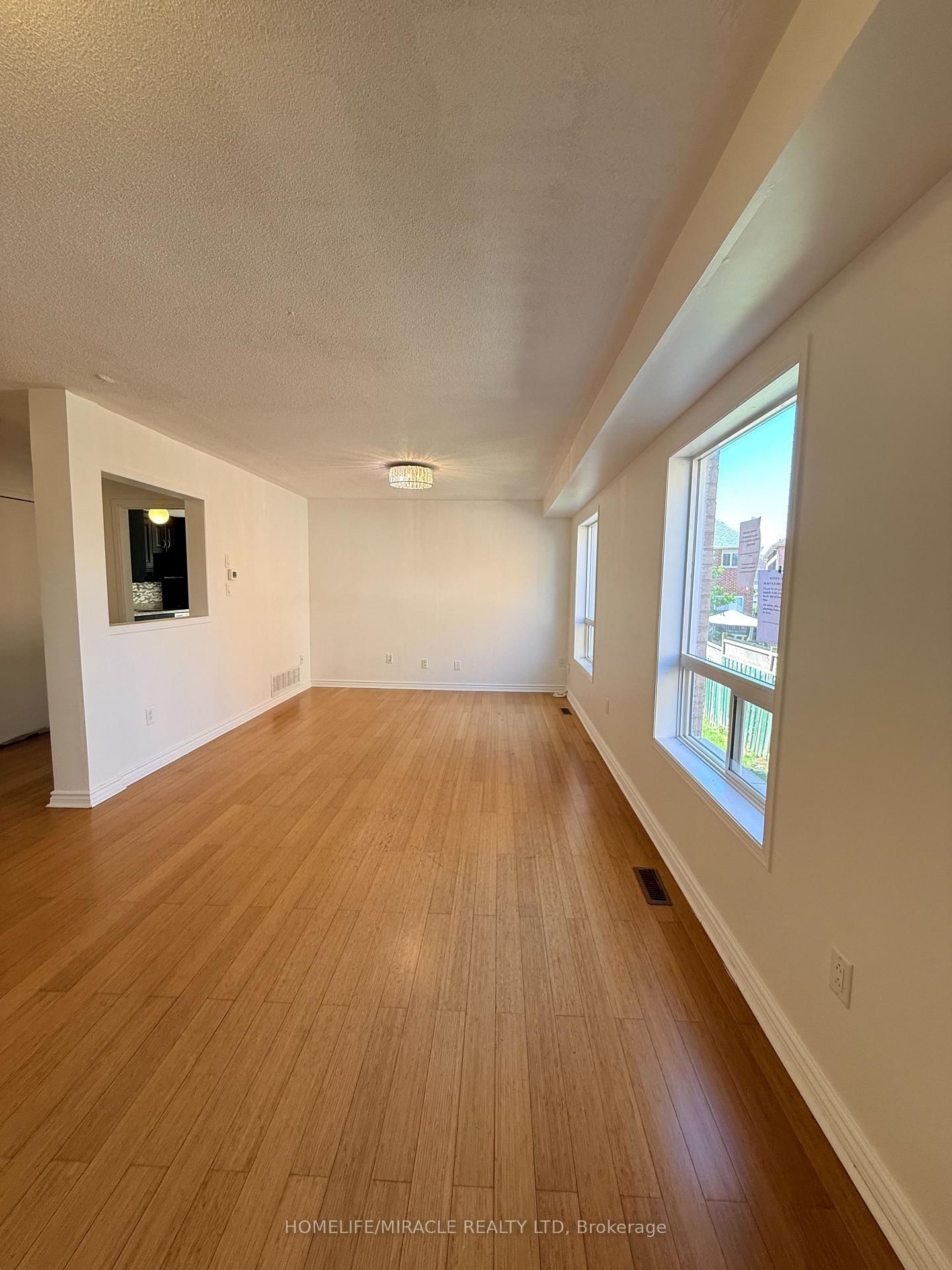 102 Misty Hills Trail • Toronto, ON photo 7