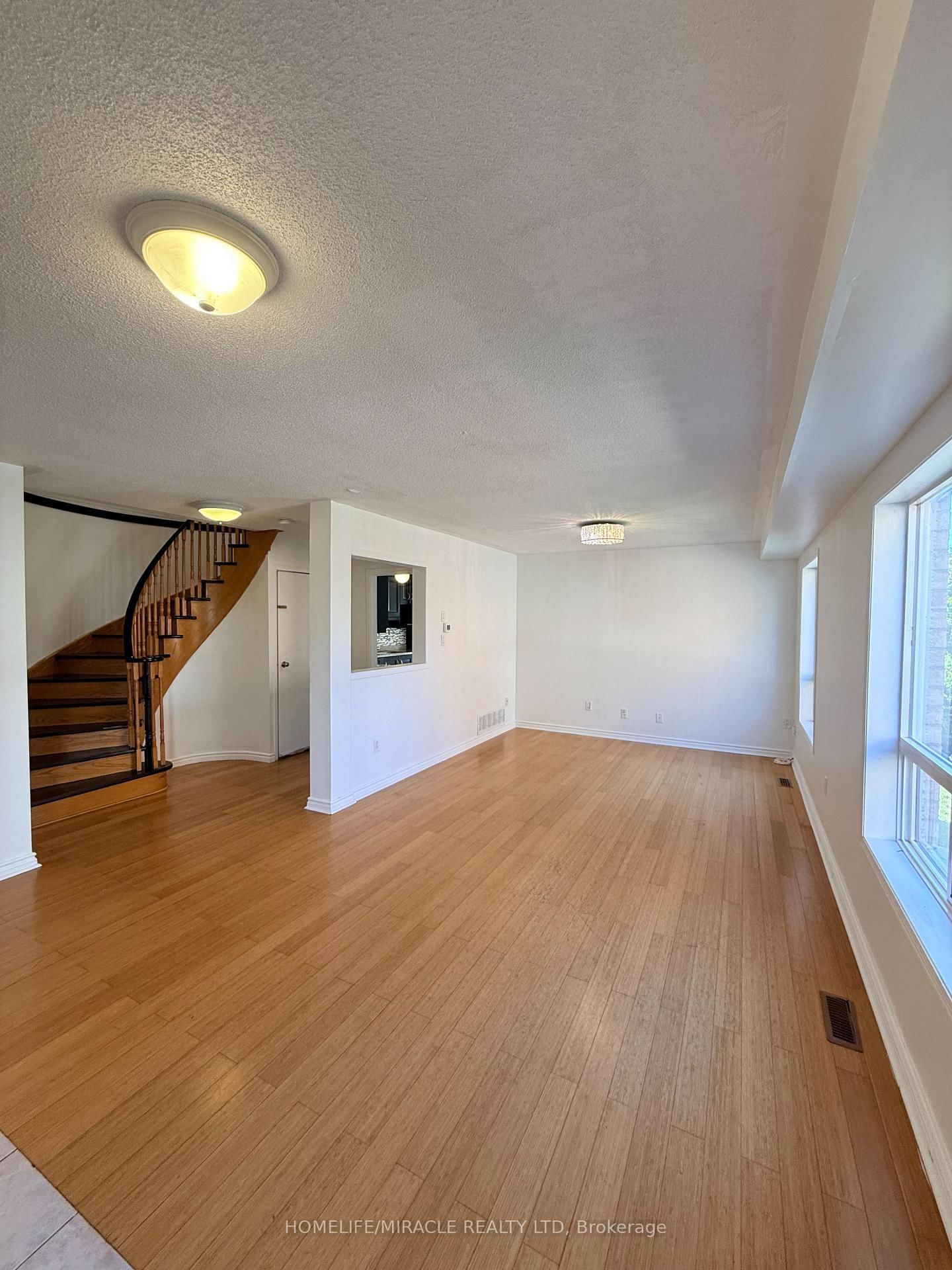 102 Misty Hills Trail • Toronto, ON photo 8