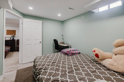 34 Haverhill Crescent • Whitby, ON photo 8