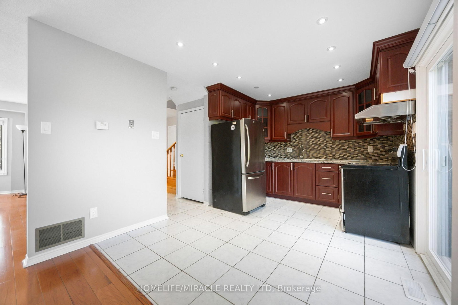 8 Lansbury Drive • Toronto, ON photo 12