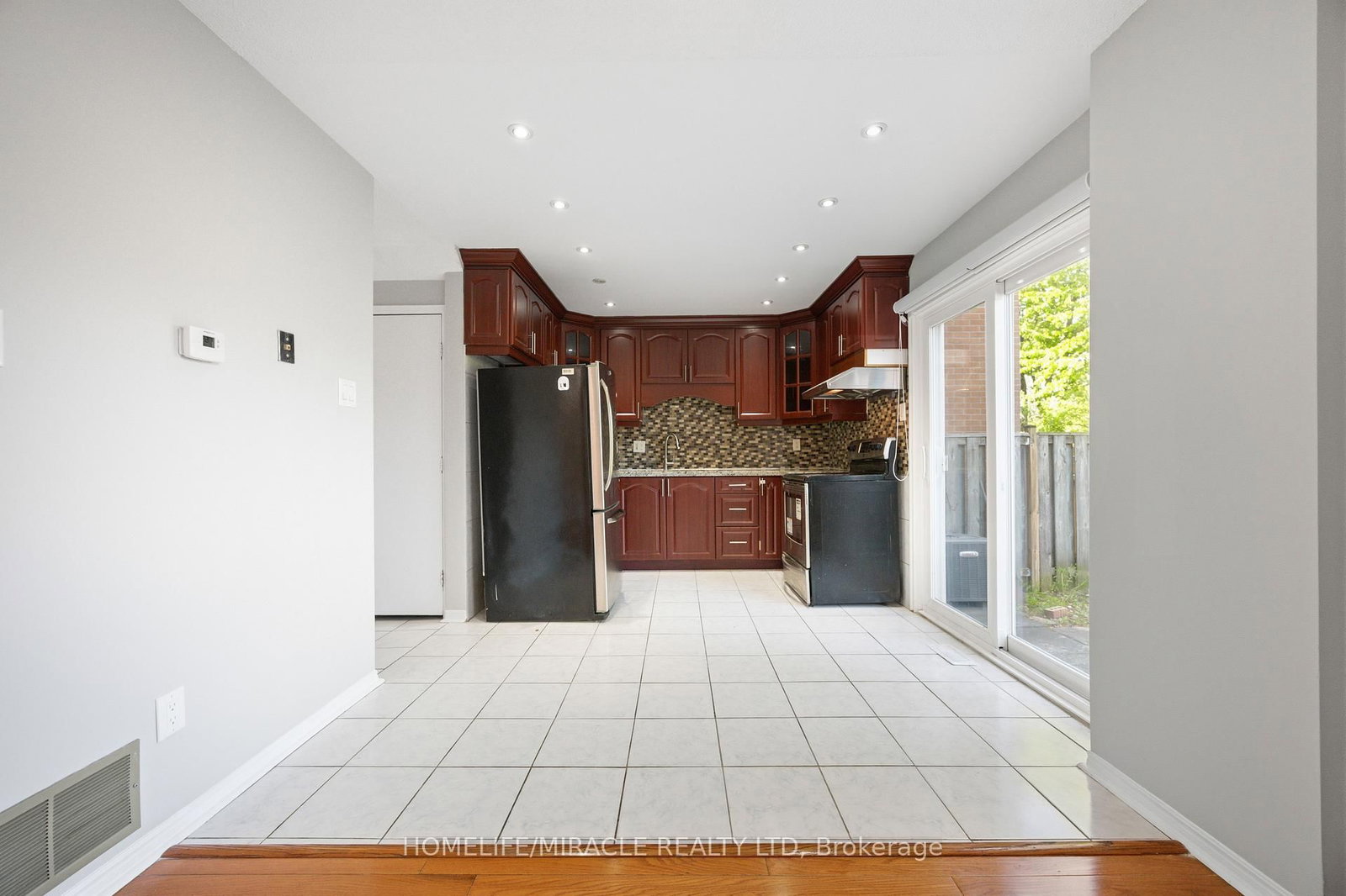 8 Lansbury Drive • Toronto, ON photo 13
