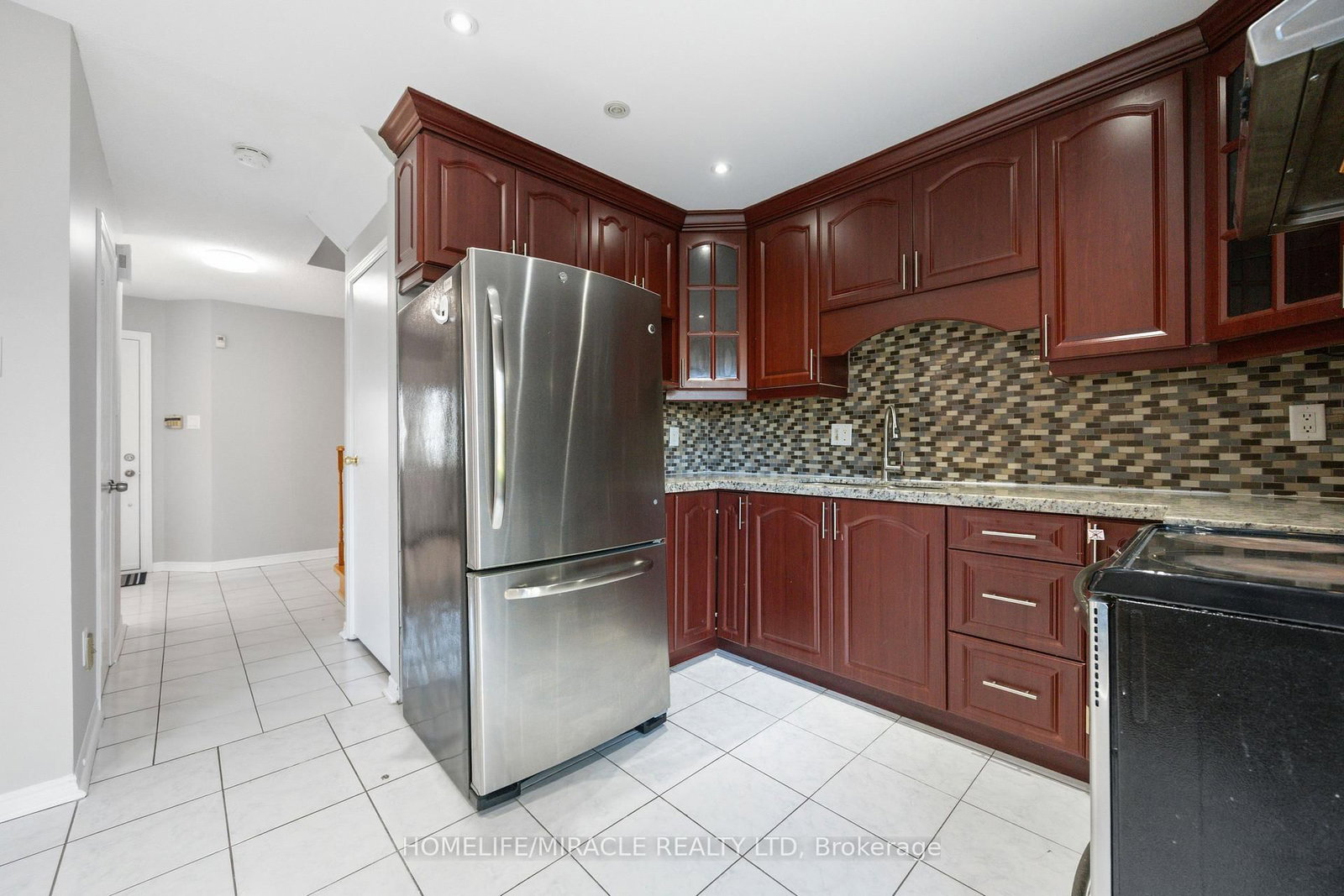 8 Lansbury Drive • Toronto, ON photo 15