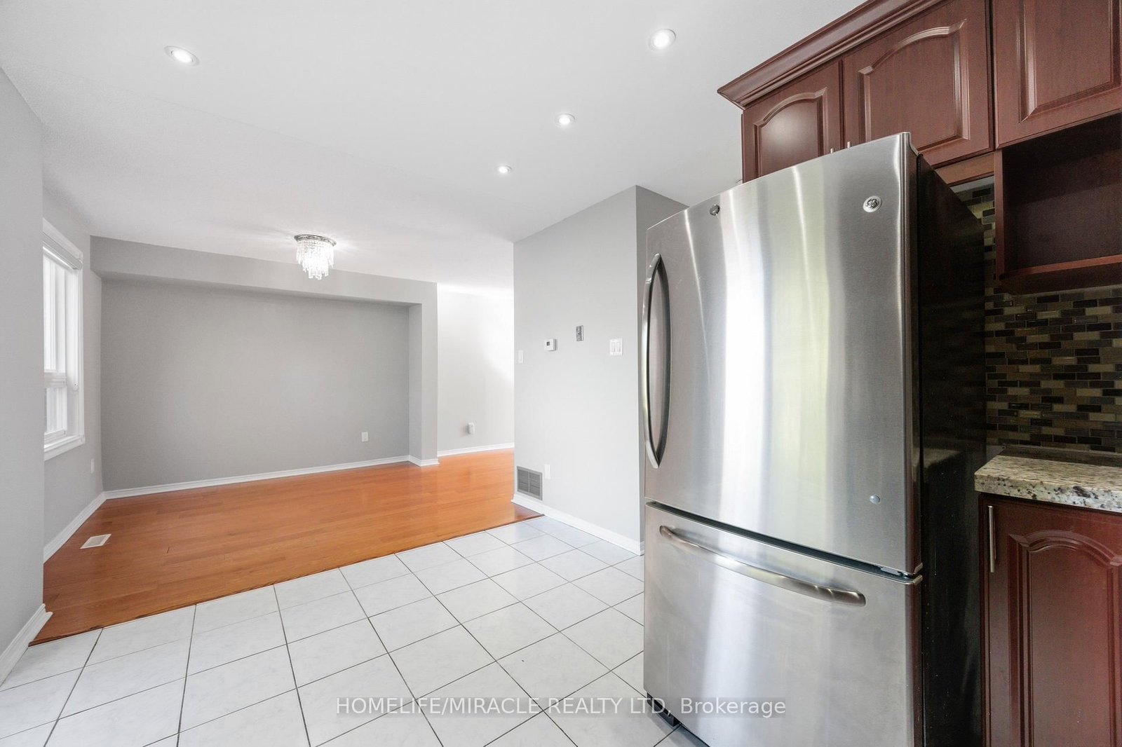 8 Lansbury Drive • Toronto, ON photo 16