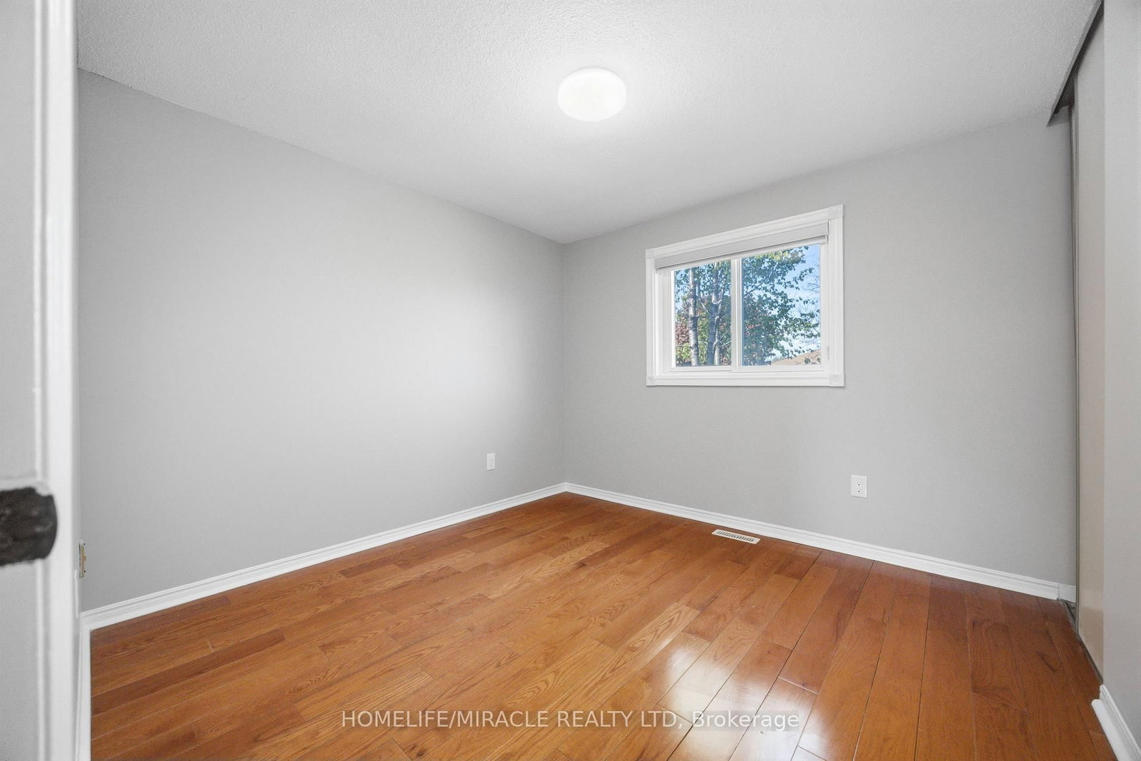8 Lansbury Drive • Toronto, ON photo 20