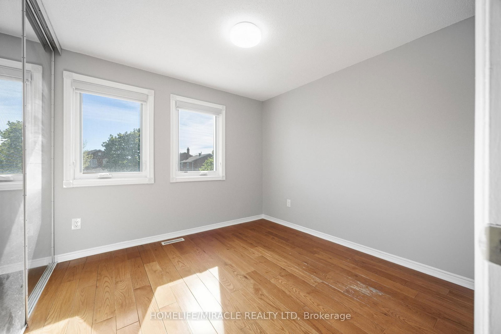 8 Lansbury Drive • Toronto, ON photo 23