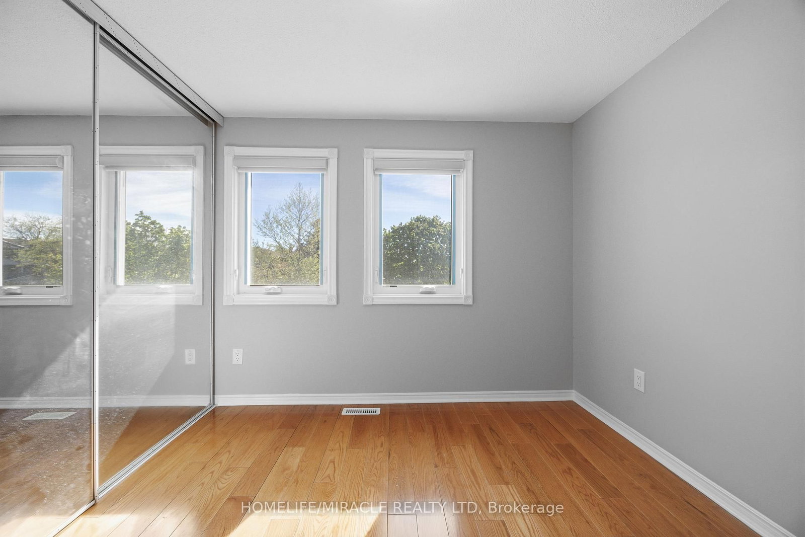 8 Lansbury Drive • Toronto, ON photo 24