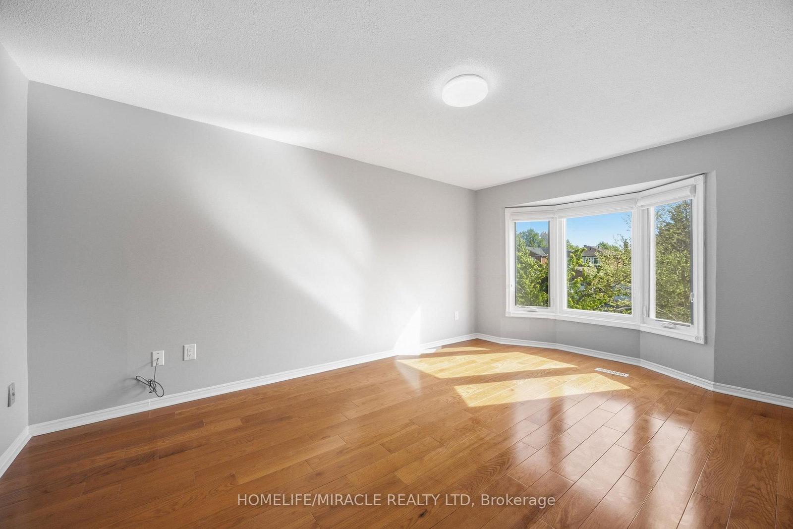 8 Lansbury Drive • Toronto, ON photo 25