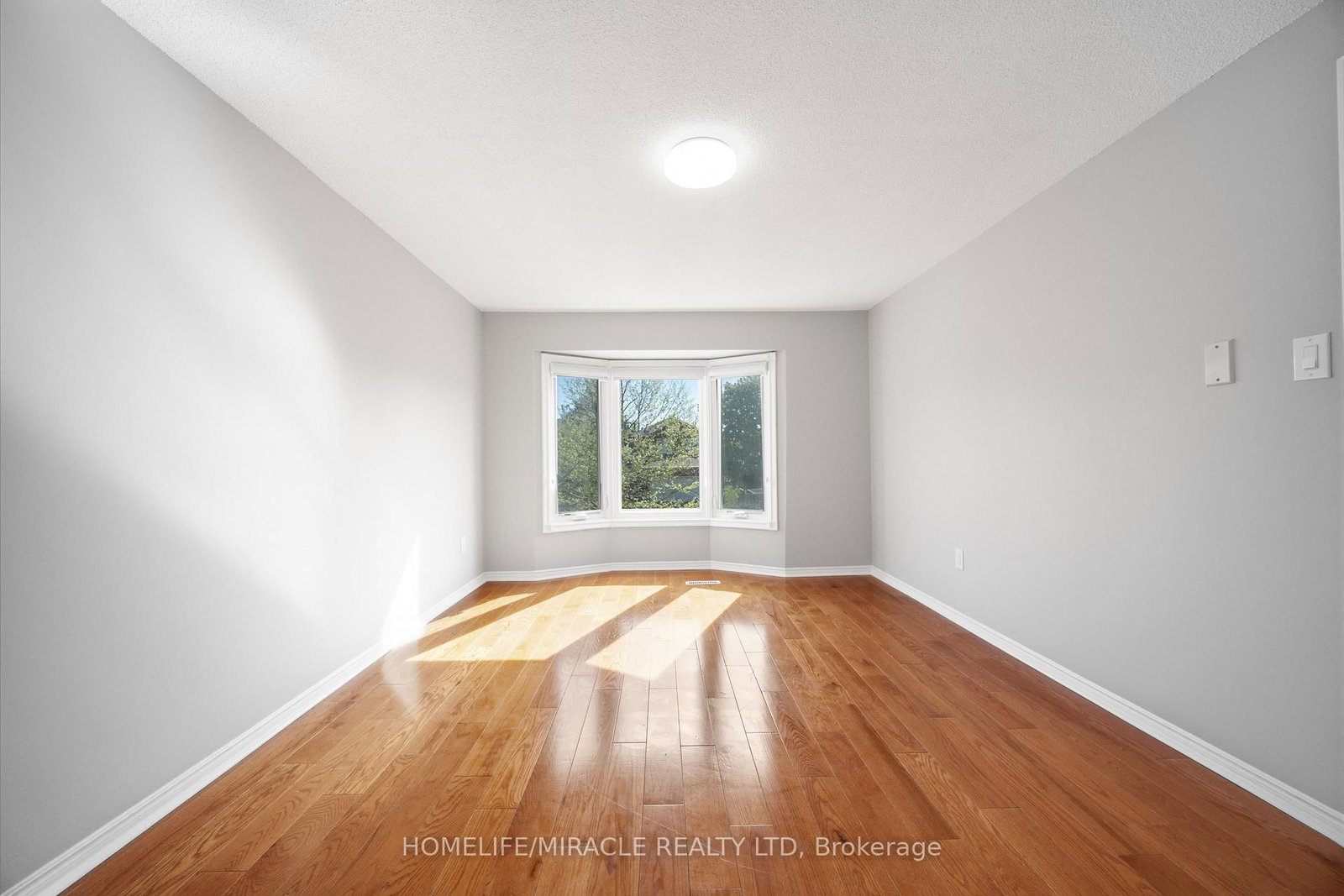 8 Lansbury Drive • Toronto, ON photo 26