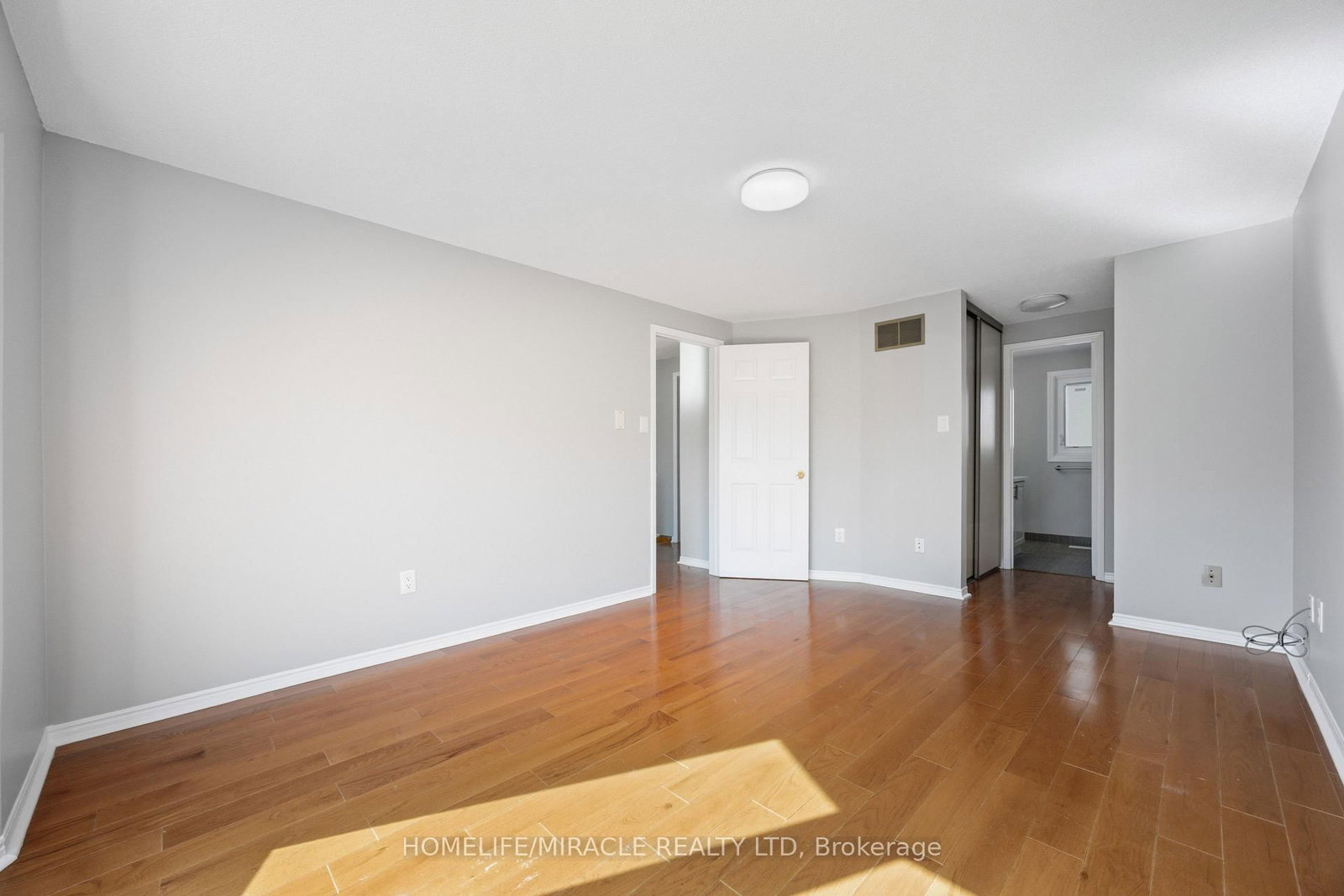 8 Lansbury Drive • Toronto, ON photo 27