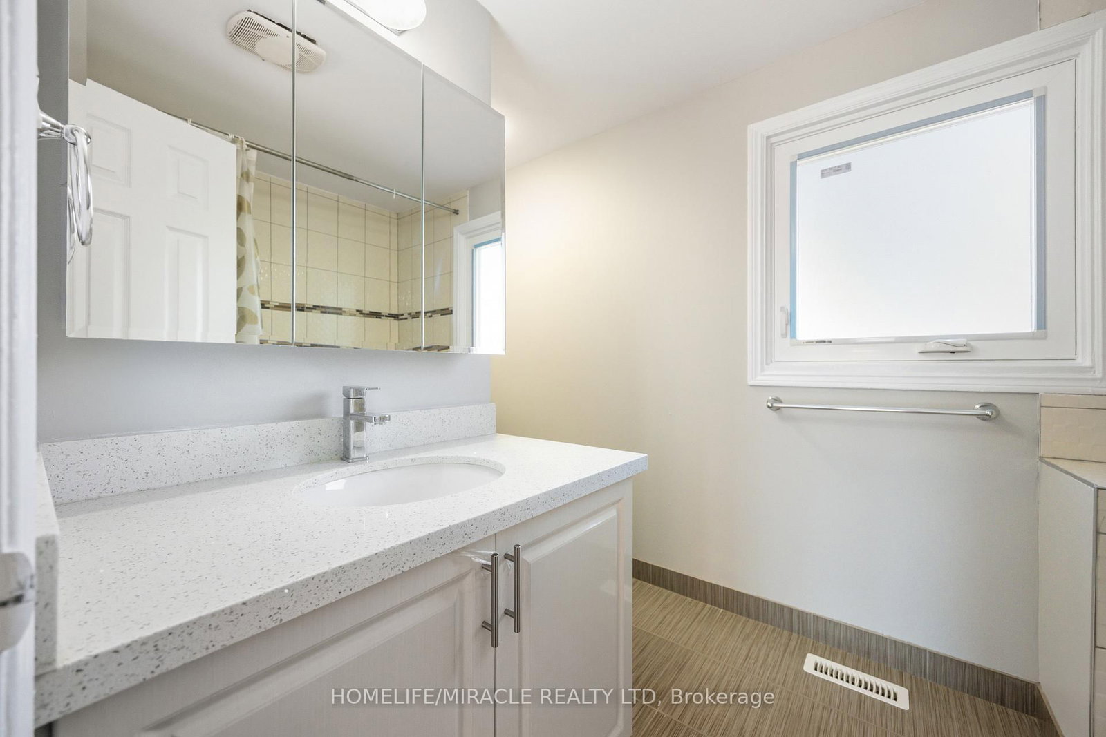 8 Lansbury Drive • Toronto, ON photo 28