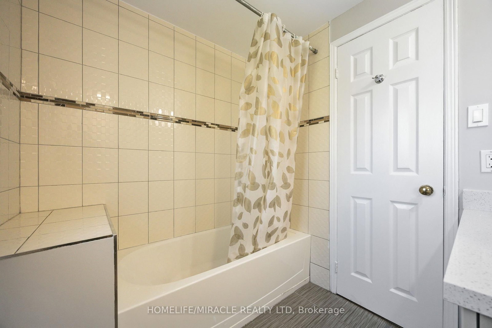 8 Lansbury Drive • Toronto, ON photo 29