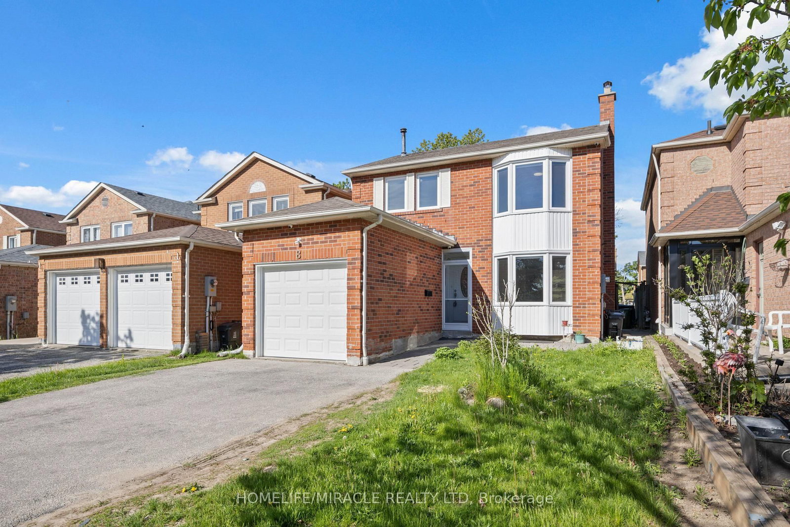8 Lansbury Drive • Toronto, ON photo 3