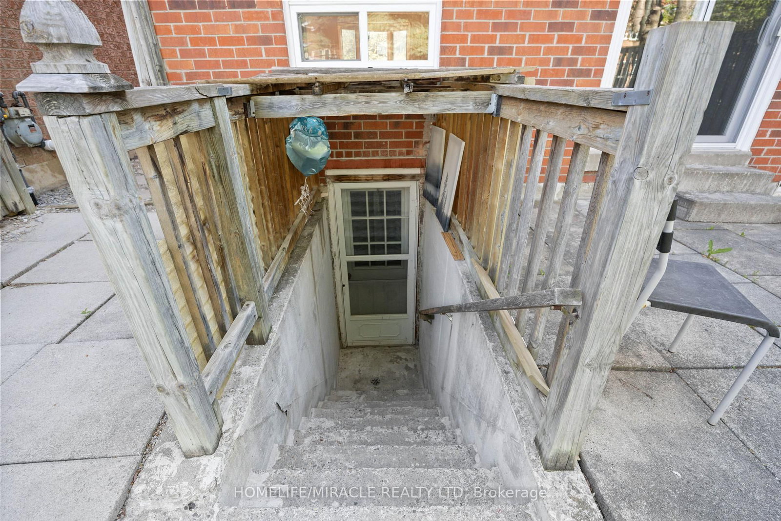 8 Lansbury Drive • Toronto, ON photo 31