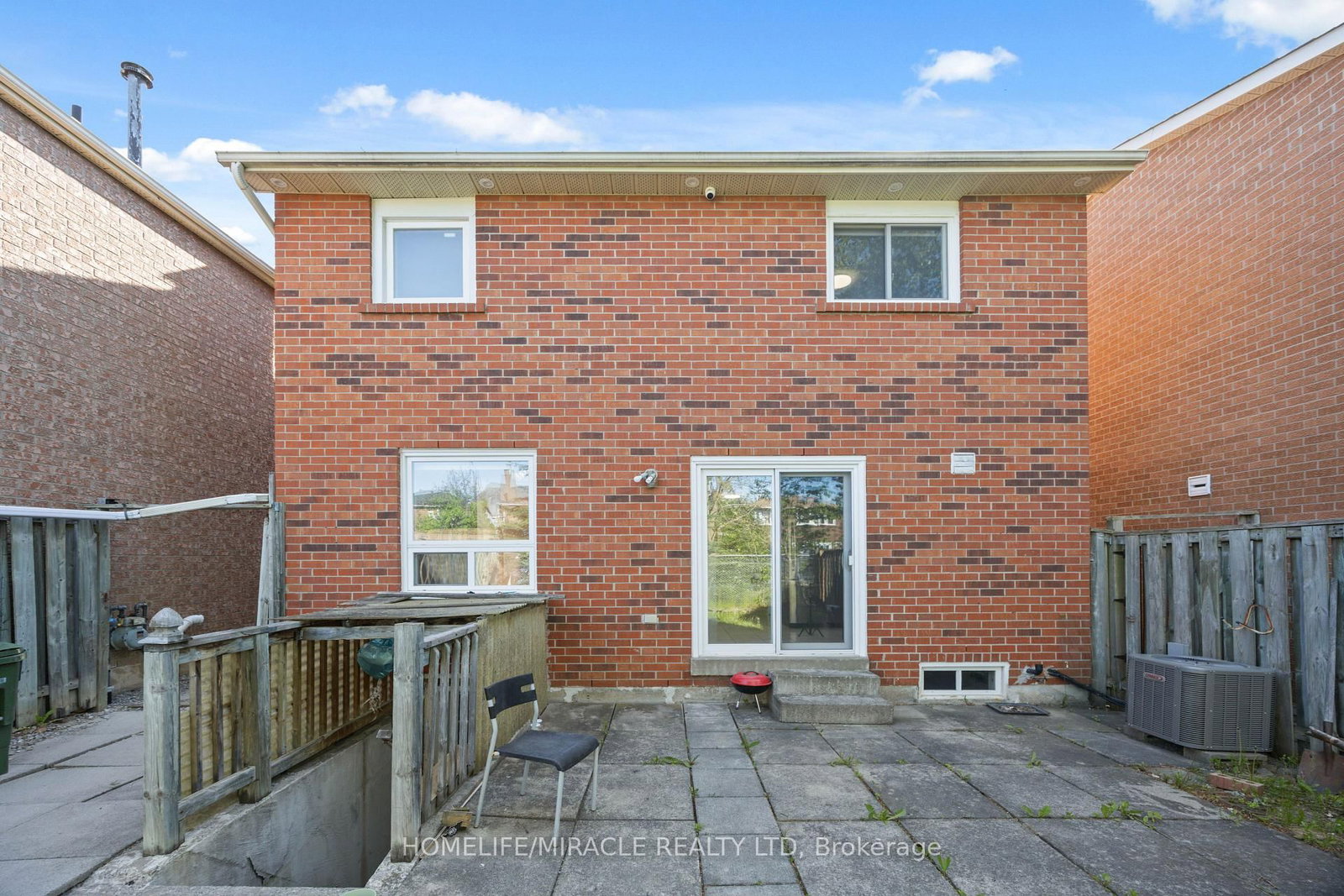 8 Lansbury Drive • Toronto, ON photo 32