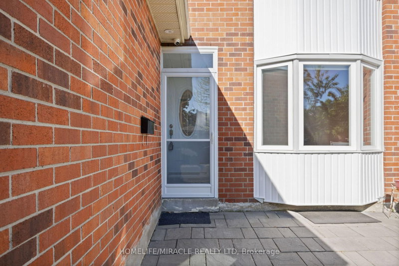 8 Lansbury Dr photo 4