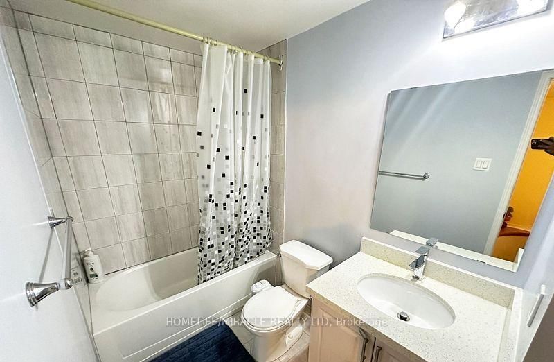 8 Lansbury Drive • Toronto, ON photo 41