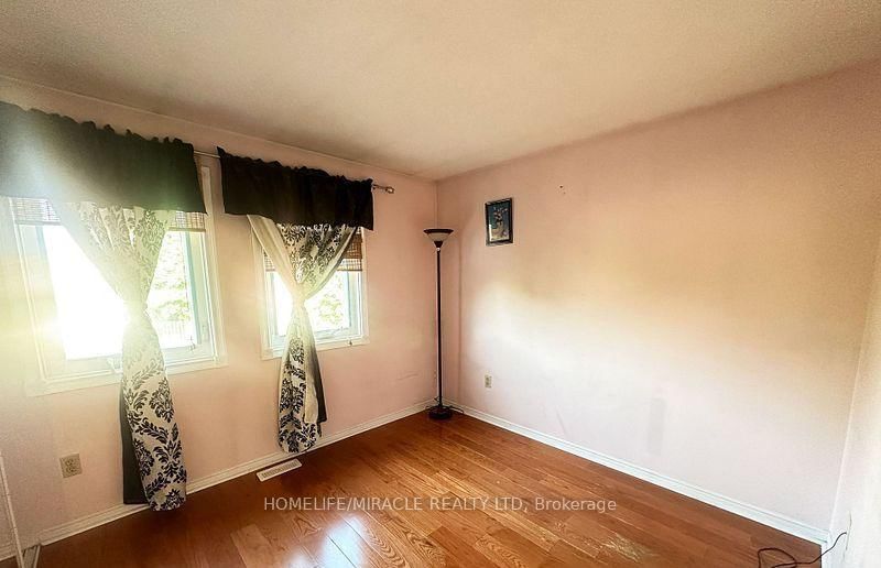 8 Lansbury Drive • Toronto, ON photo 44