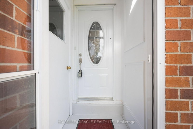 8 Lansbury Dr photo 5