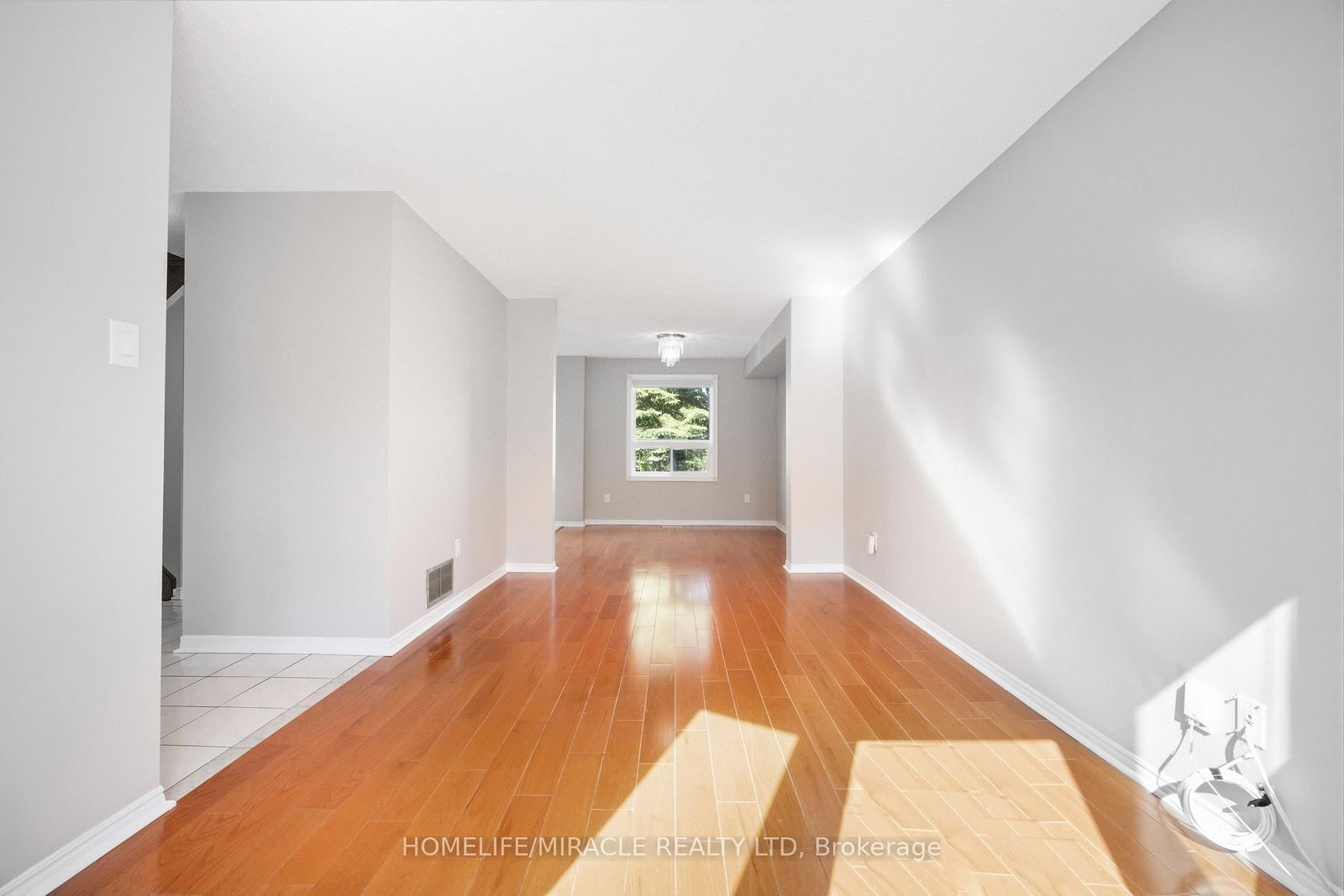 8 Lansbury Drive • Toronto, ON photo 8