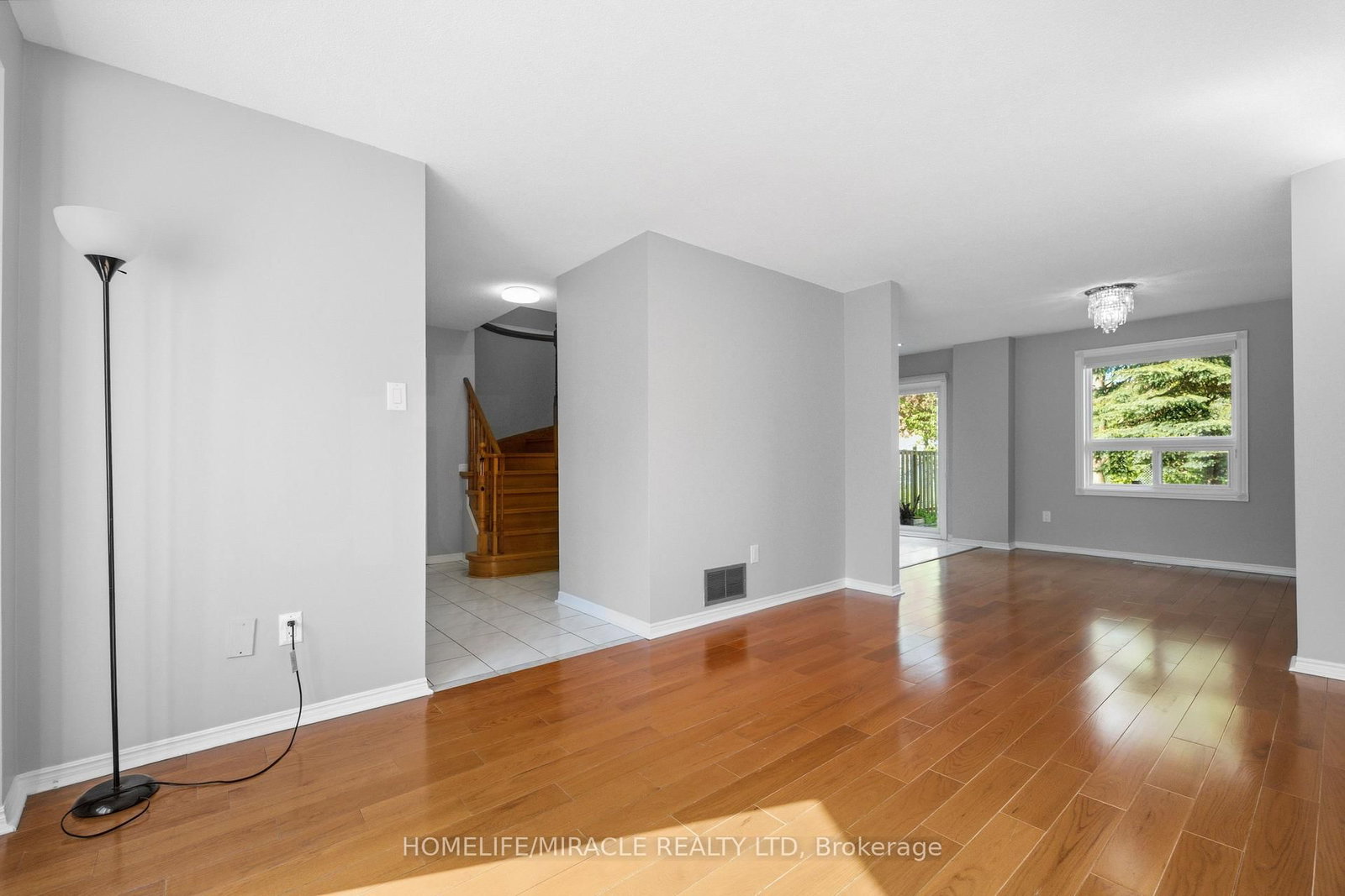 8 Lansbury Drive • Toronto, ON photo 9