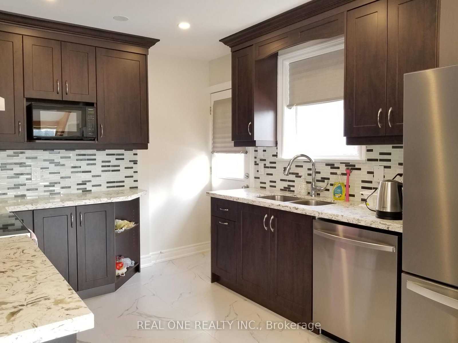 26 Applefield Drive • Toronto, ON photo 23