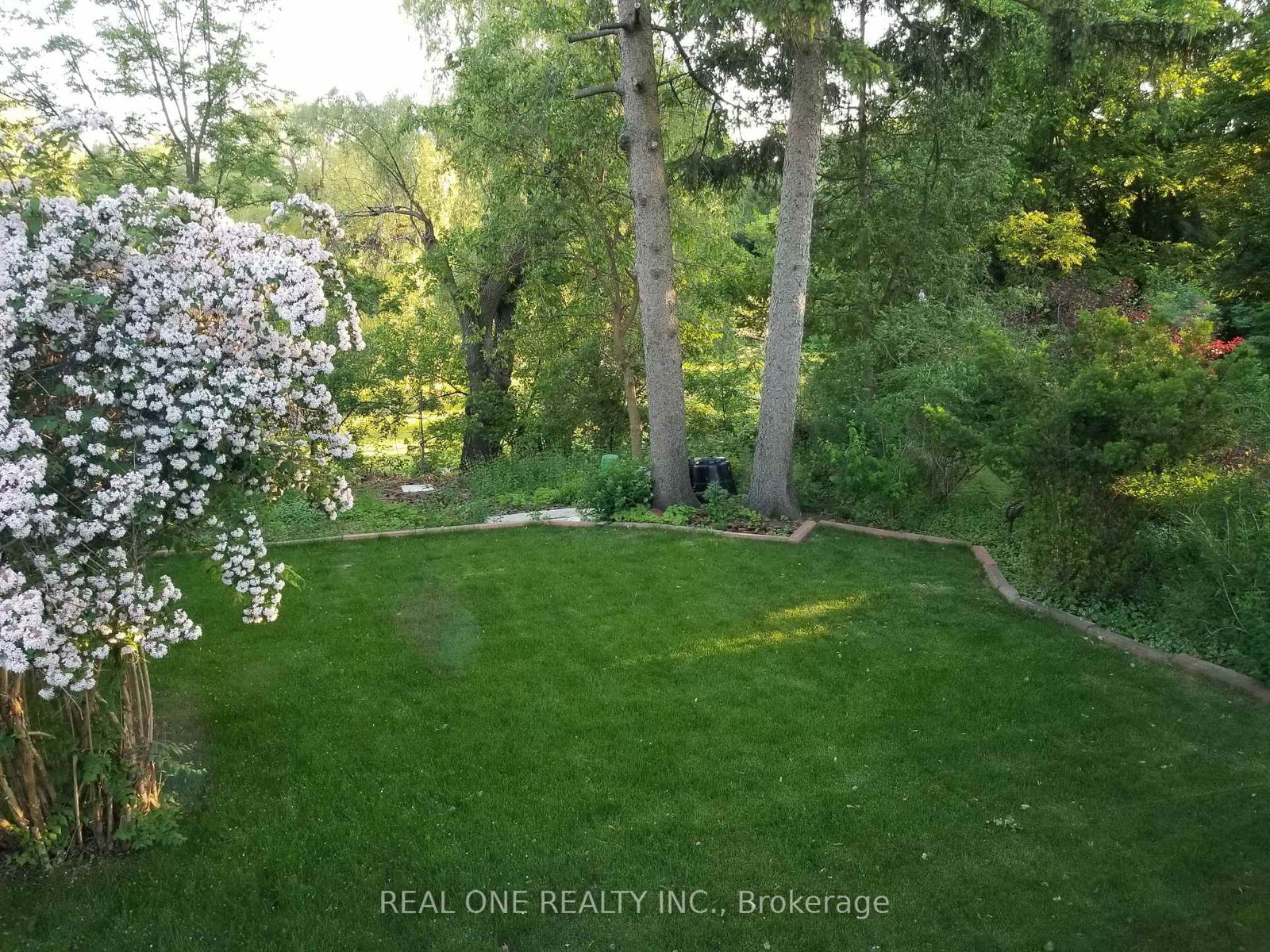 26 Applefield Drive • Toronto, ON photo 5