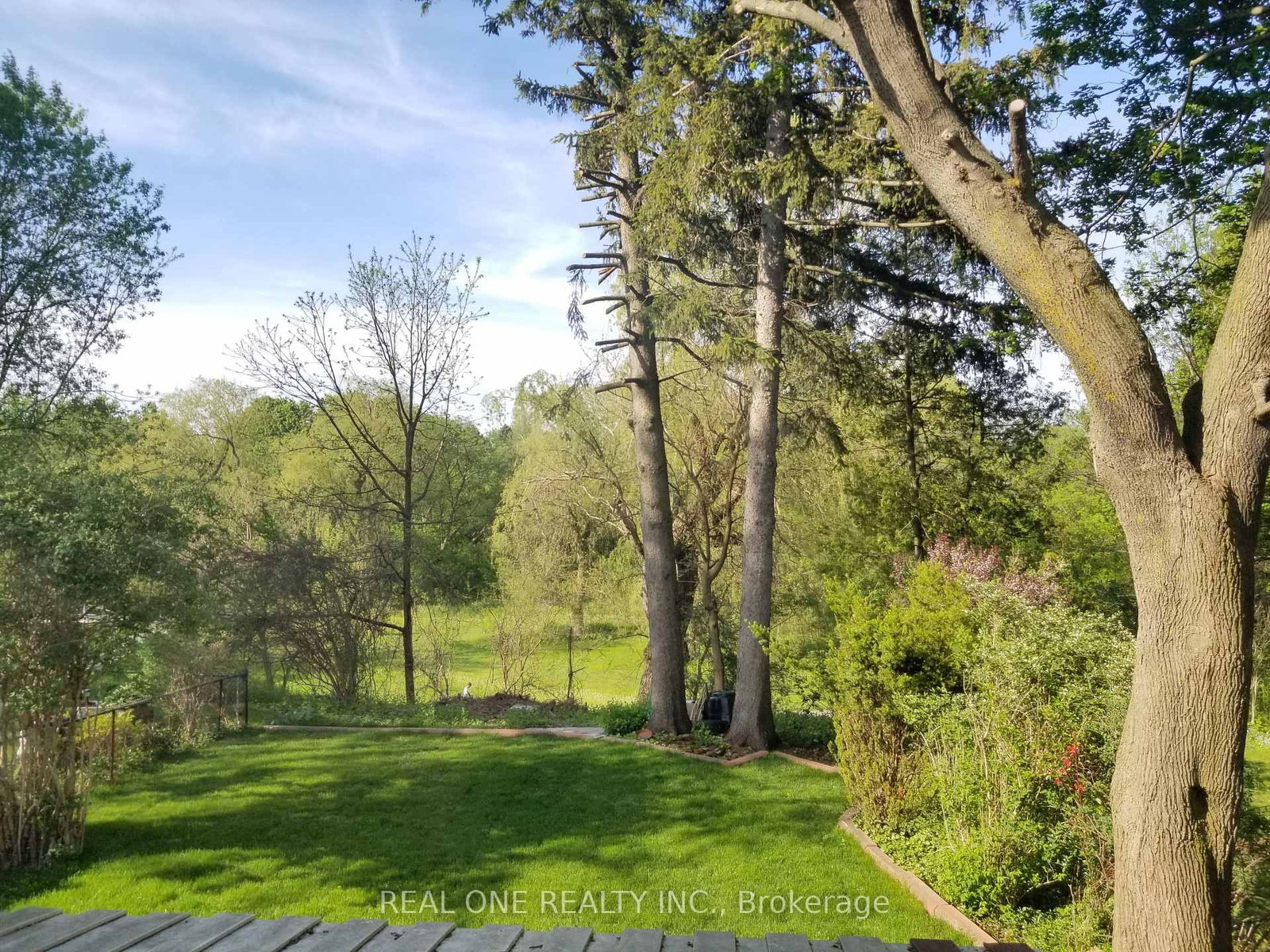 26 Applefield Drive • Toronto, ON photo 6