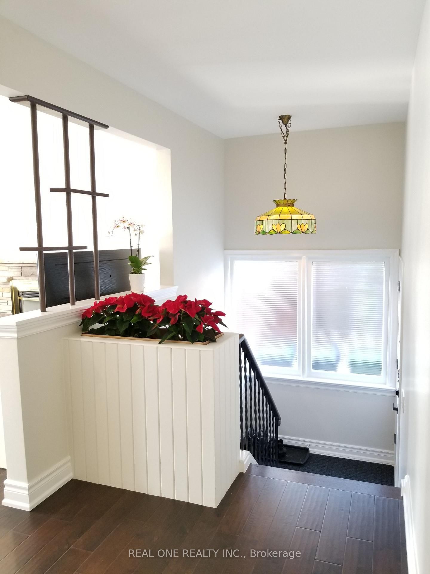 26 Applefield Drive • Toronto, ON photo 8