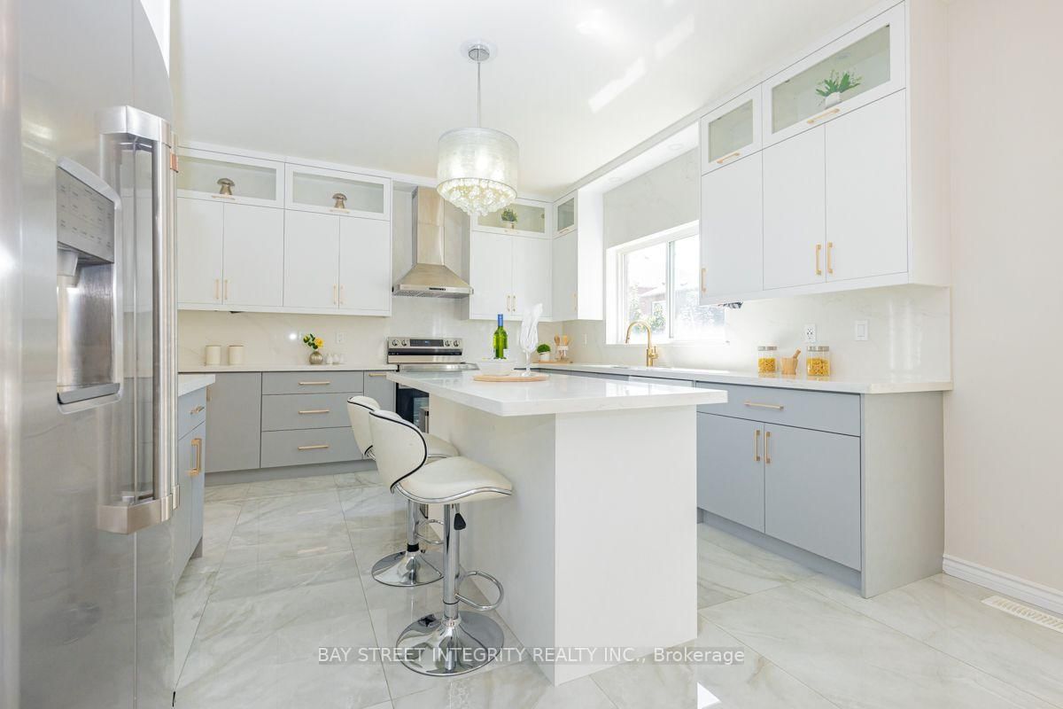 17 Weston Crescent • Ajax, ON photo 4