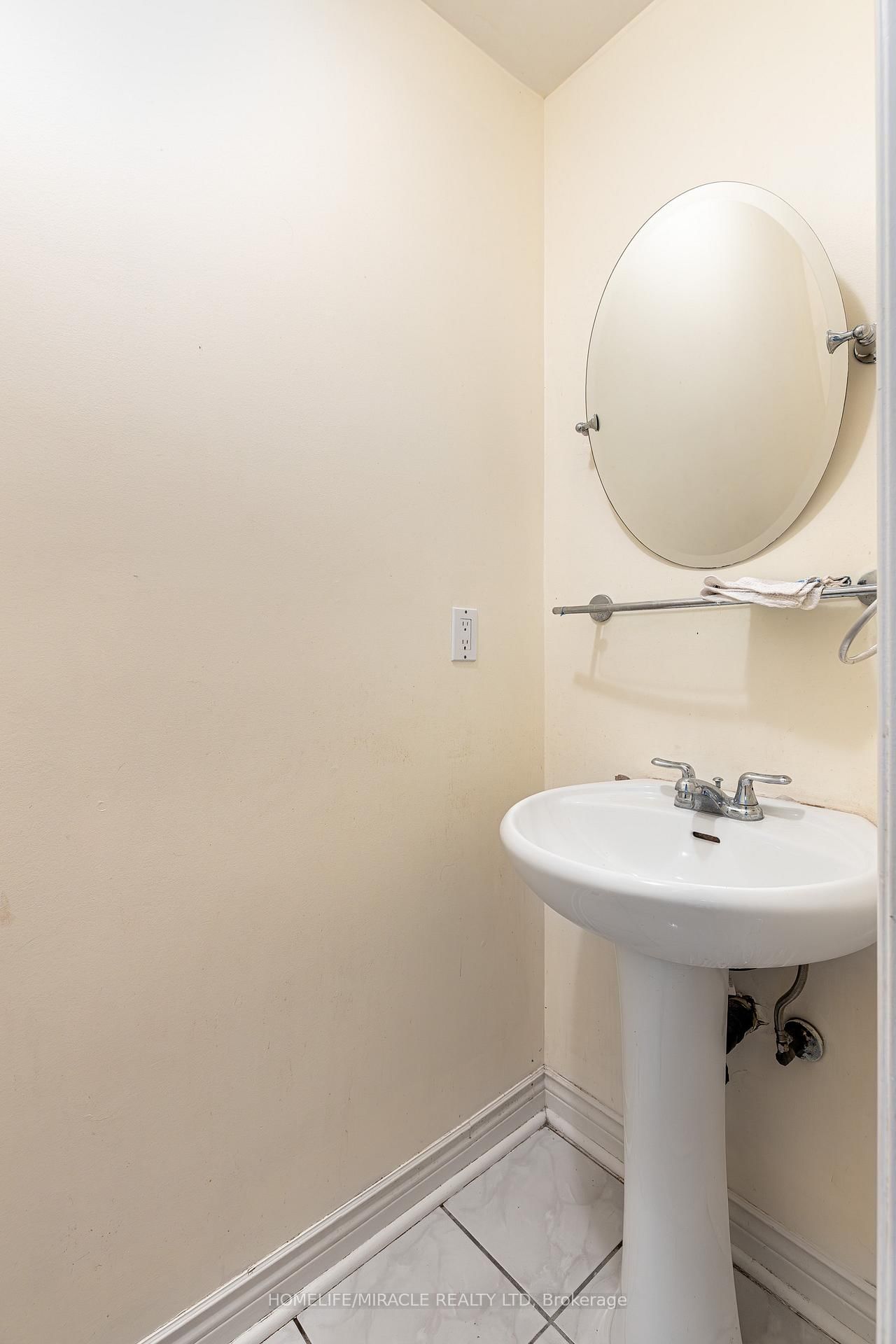 33 Torrens Avenue • Toronto, ON photo 8