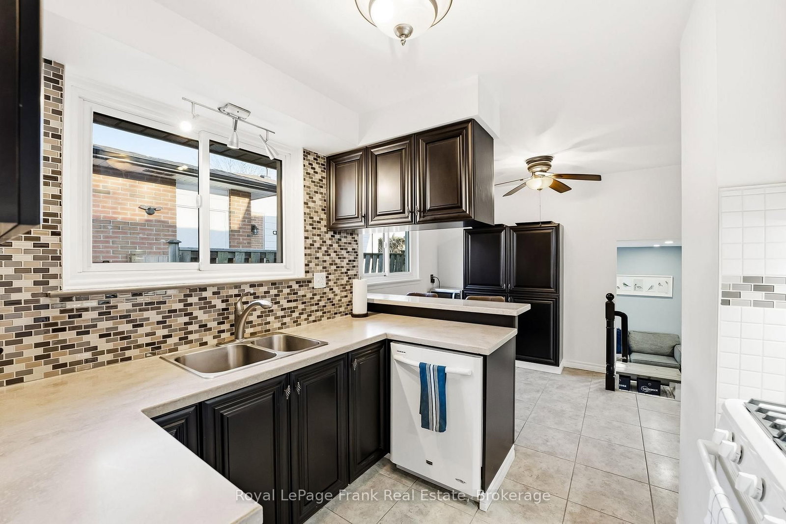 489 Crestwood Drive • Oshawa, ON photo 14