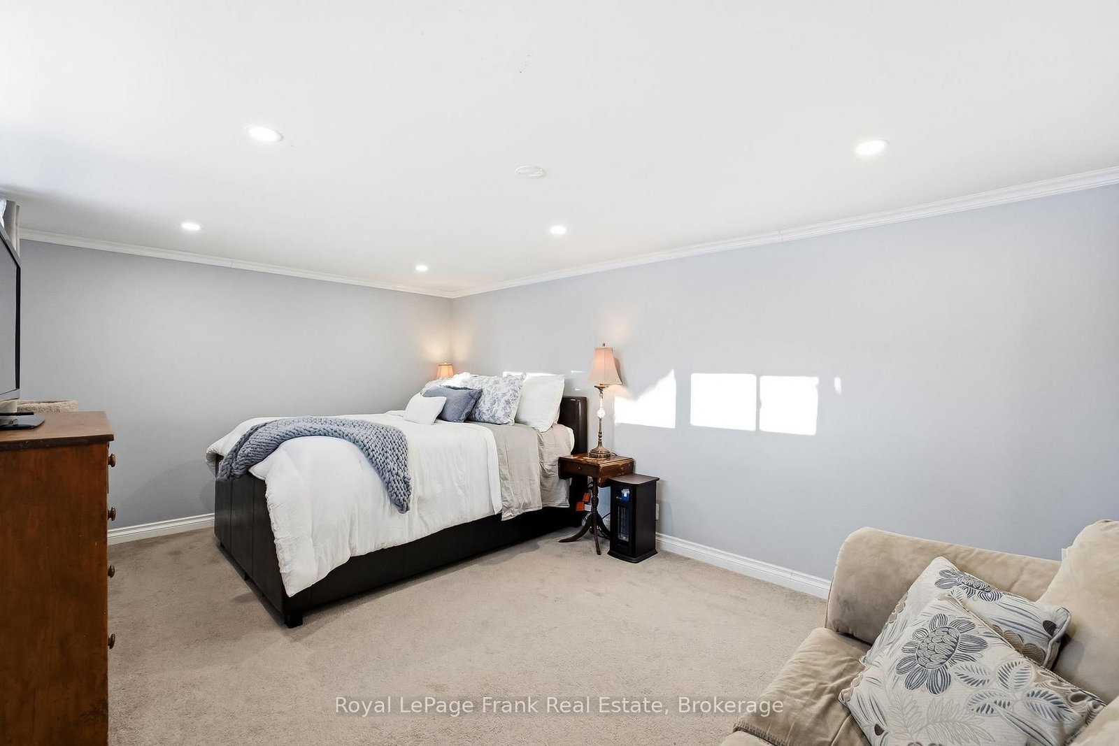 489 Crestwood Drive • Oshawa, ON photo 38