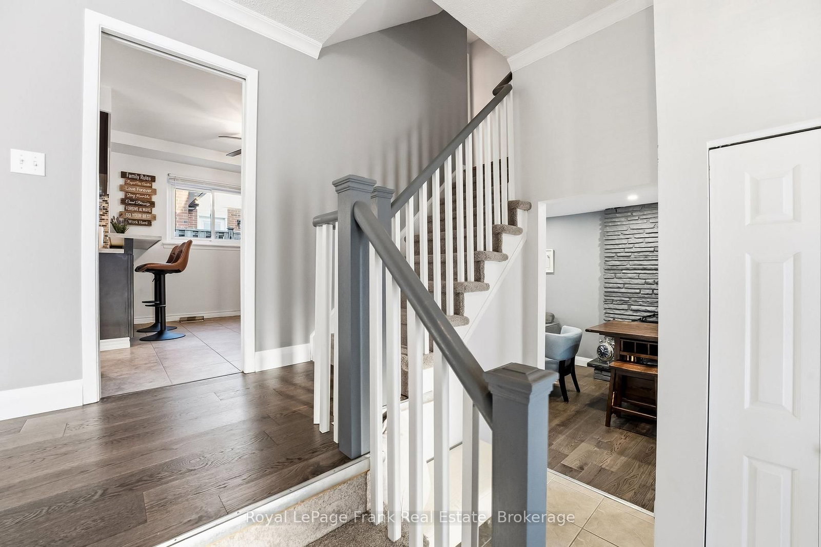 489 Crestwood Drive • Oshawa, ON photo 4