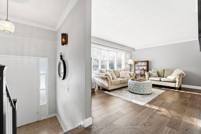 489 Crestwood Drive • Oshawa, ON photo 5