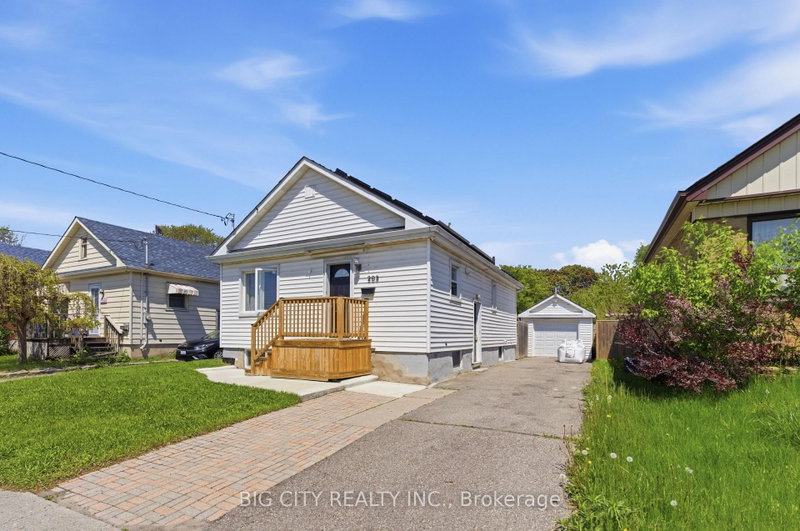(Lower) - 203 Park Road S