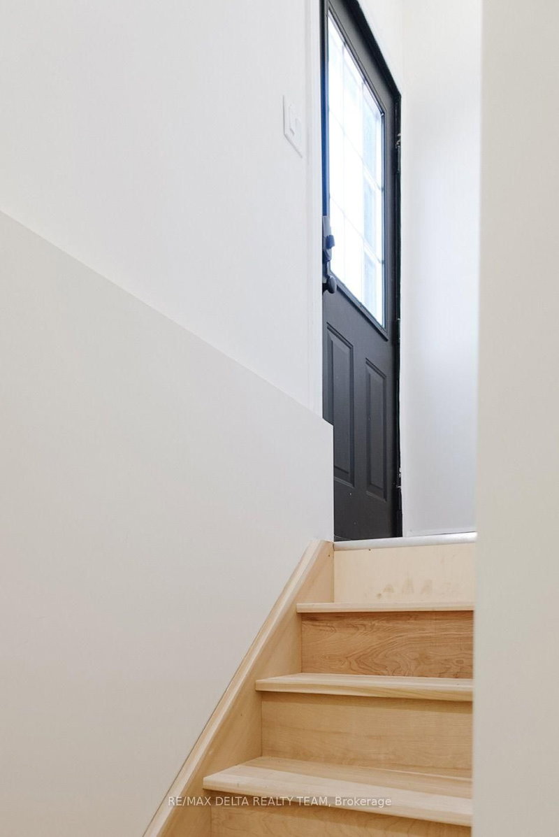 Basement Apartment - 7 Craven Road