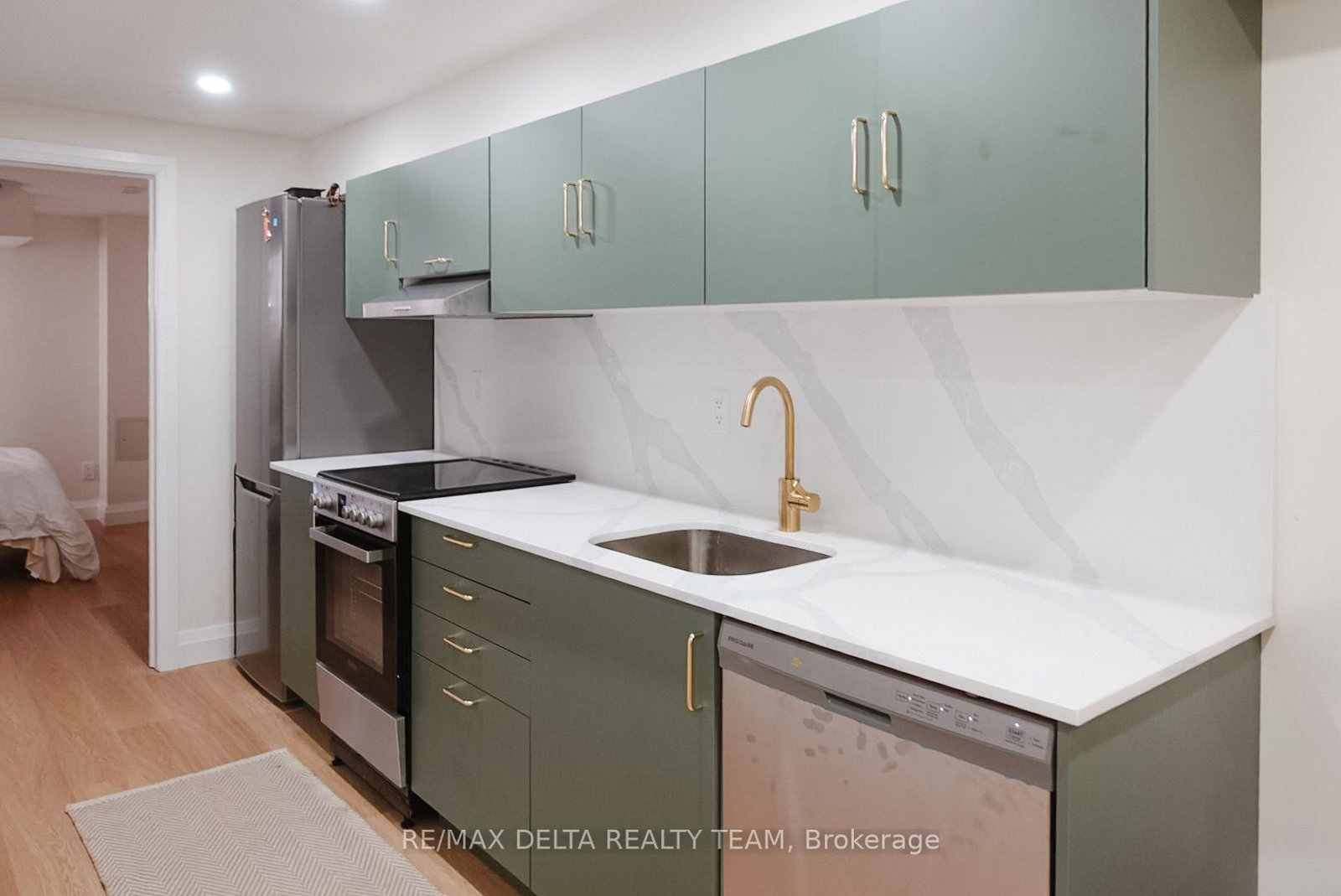 Basement Apartment - 7 Craven Road, Toronto 4