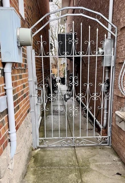 bsmt - 245 Floyd Avenue