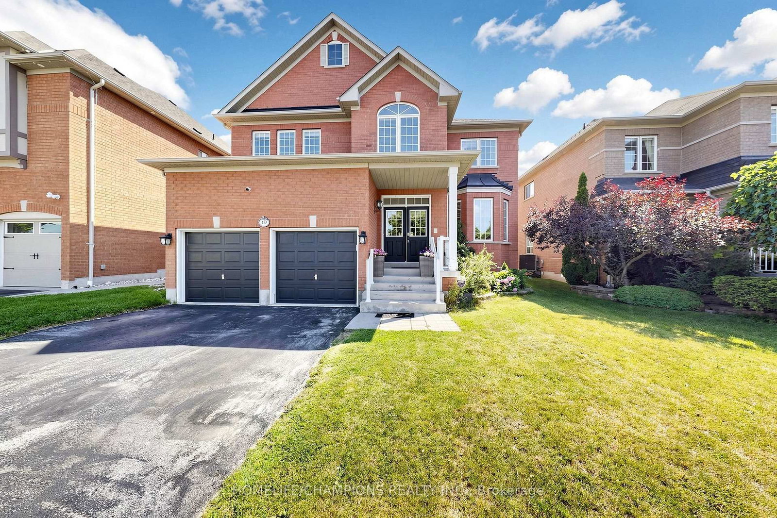 19 Tweedie Crescent • Whitby, ON photo 2