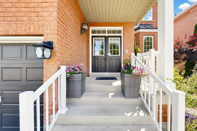 19 Tweedie Crescent • Whitby, ON photo 4