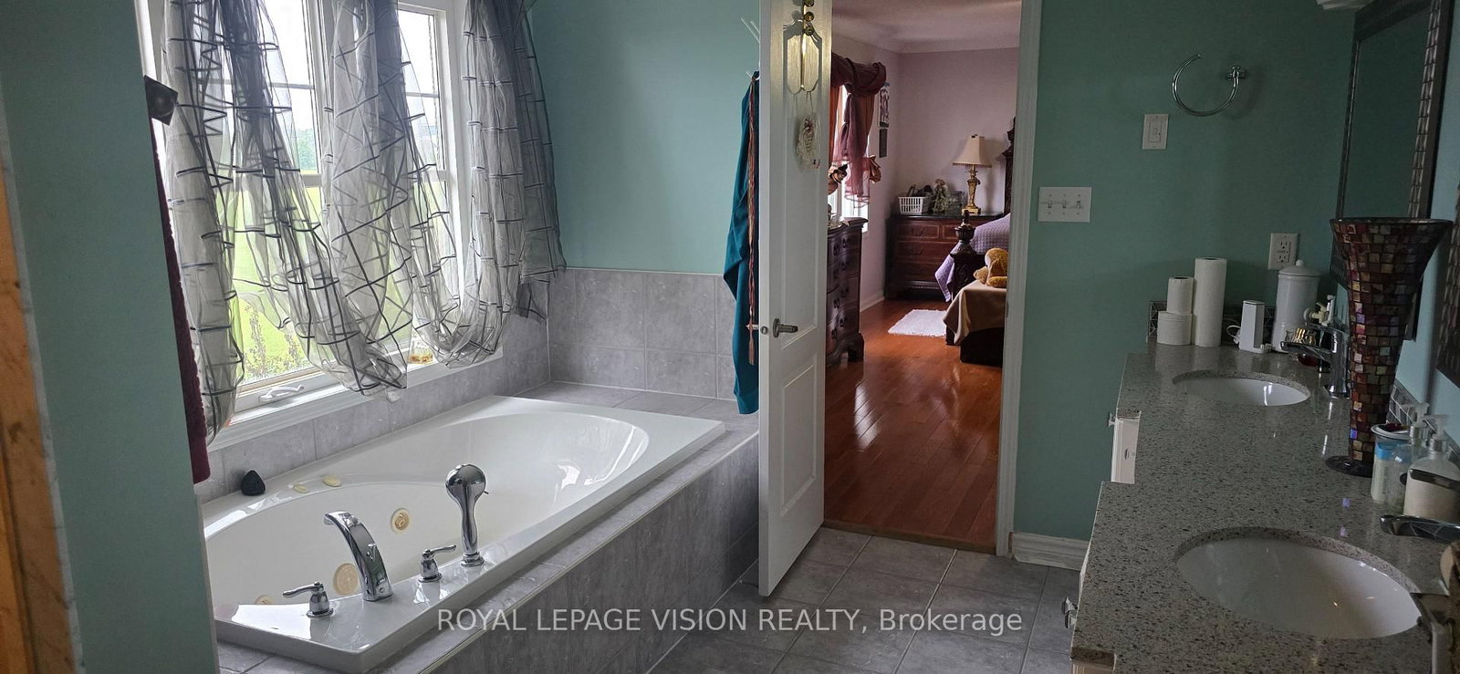 13 Antelope Drive • Toronto, ON photo 13